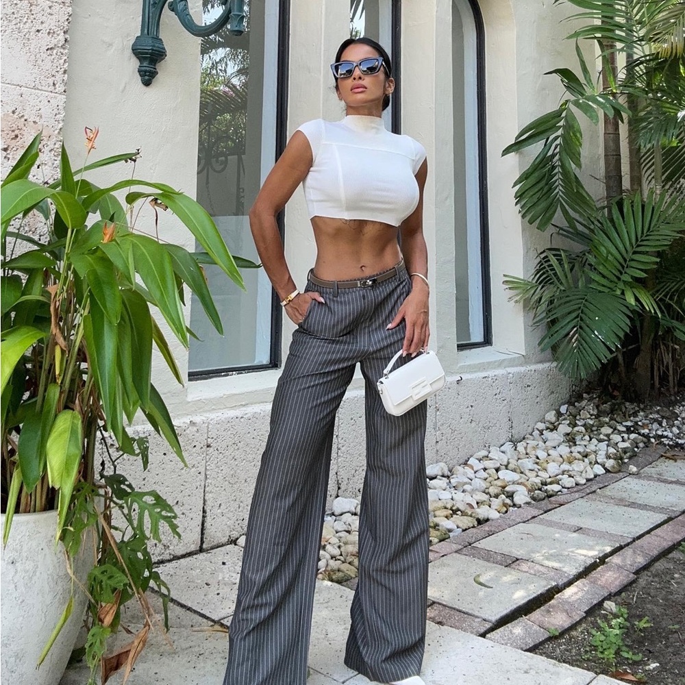 Sporty Ribbed Tee - Picture 2 of 4